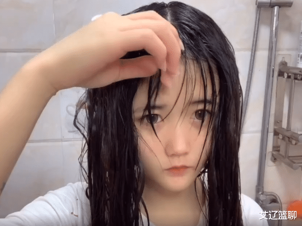 女孩|女孩换了款公主切发型后，居然优雅到让男生想搭讪，女生：看着就嫉妒