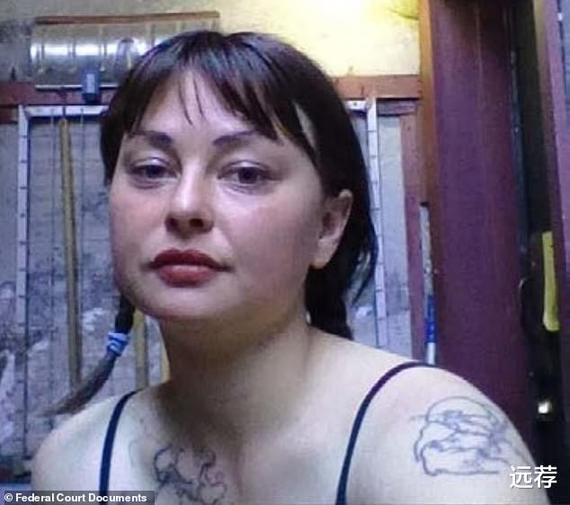 标题党■白人女子连烧5辆警车被逮捕！她身上的诡异纹身成破案线索！