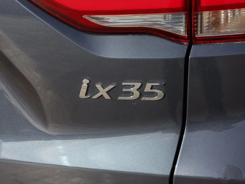 「现代ix35」跌至“白菜价”的合资！从18万下探到10.2万，油耗7L，后悔买CRV