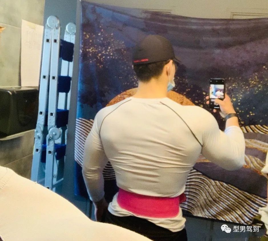 [南瓜]北京肌肉医生引发舔屏，网友纷纷求打针