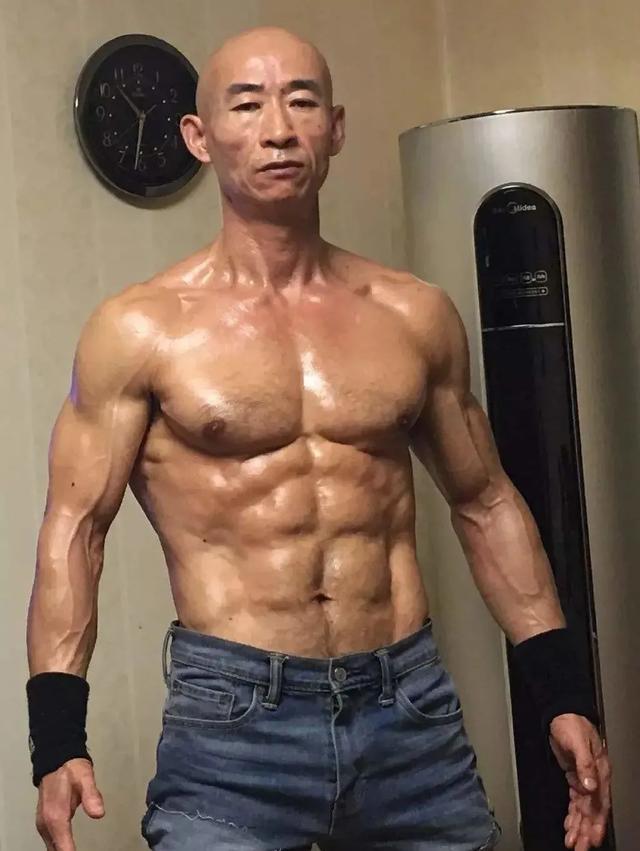 蔡少芬|彭于晏翻车了，身材被网友群嘲：太油腻了