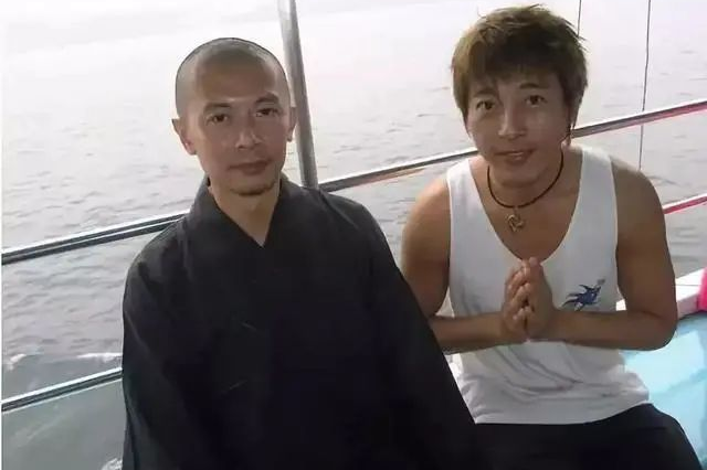 岳不群|他是最具贵族气质的演员,一生演尽坏人,却在63岁出家72岁去世