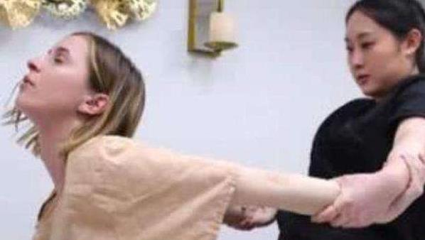 #泰国#泰国最有名“毒奶”服务，一次40分钟，游客体验后：真是过瘾！