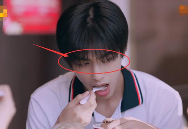 以家人之名|子秋偷吃尖尖的冰淇淋,被凌霄发现,看到他的举动,懵了