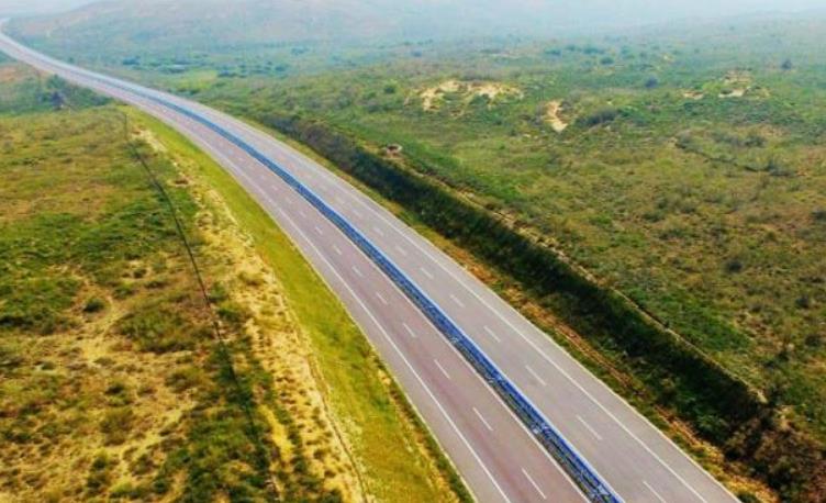 毛乌素沙漠|毛乌素沙漠，成为了一片绿洲，且种上了土豆