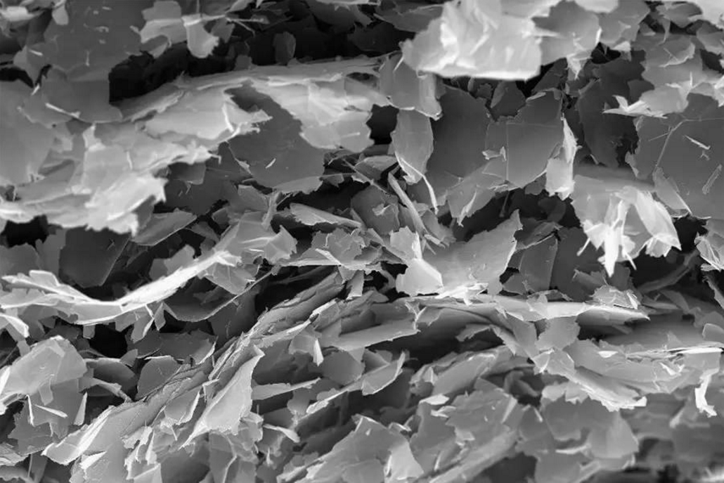 【钻石】世界上最硬的物质，可以轻松的把钻石切开，你见过吗？