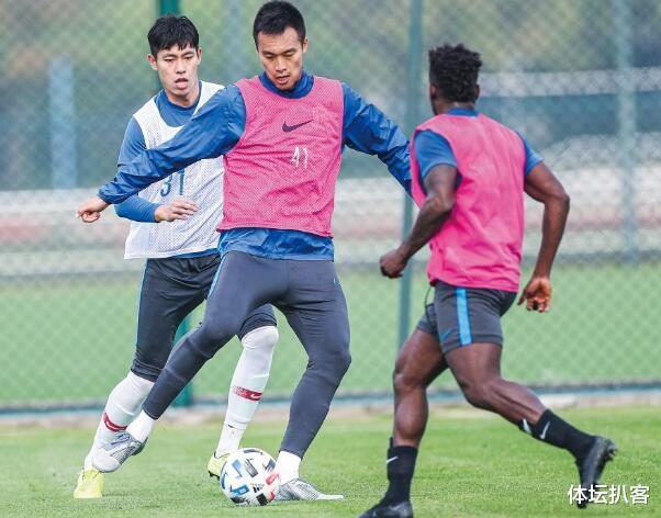 国足@球迷有福了！国足热身赛有望直播，李铁过招亚洲名帅，防线或被爆！