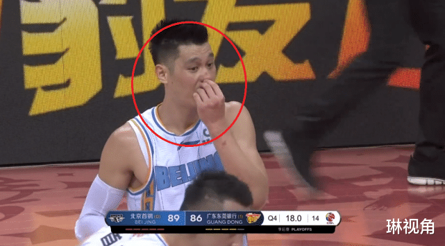 广东男篮|北京险胜广东！杜锋伸出手迎接赵睿，林书豪鼻子被打出血，赛后谁注意书豪