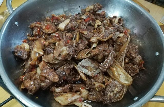 厨师|周末到表哥家蹭饭，一桌全是好吃的，网友：家里有个厨师真好