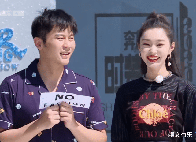 [张天爱]张天爱“吃醋”当众调侃郭麒麟，谁注意身后宋妍霏的表情？都懒得装了