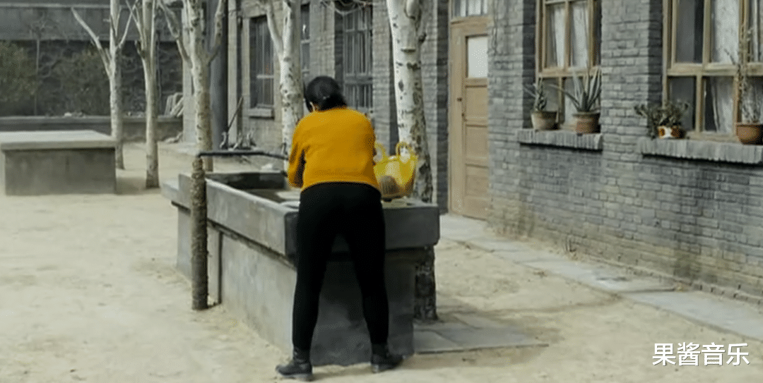 蒋雯丽▲让蒋雯丽又丑又脱，这部文艺片真敢！