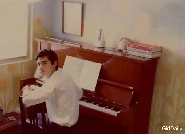 「赵文瑄」让周迅一见误终生的美男子,一辈子不婚不育,明明这么自恋!怎么没人嫌他油腻?