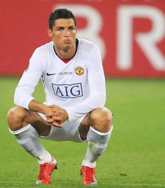 「曼联」不懂就问!当年还在曼联的C罗,为何会跟队友史密斯打架?