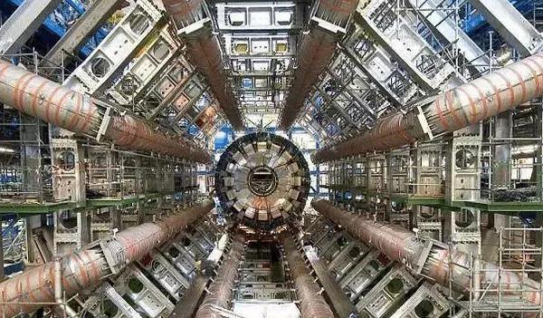 走近科学▲世上到底有没有鬼？英版“走近科学”拍下的画面，令人瞠目结舌！