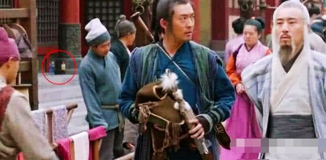 王思聪：笑掉大牙的穿帮镜头：图2的冰红茶是亮点，猪八戒承包了所有笑点！
