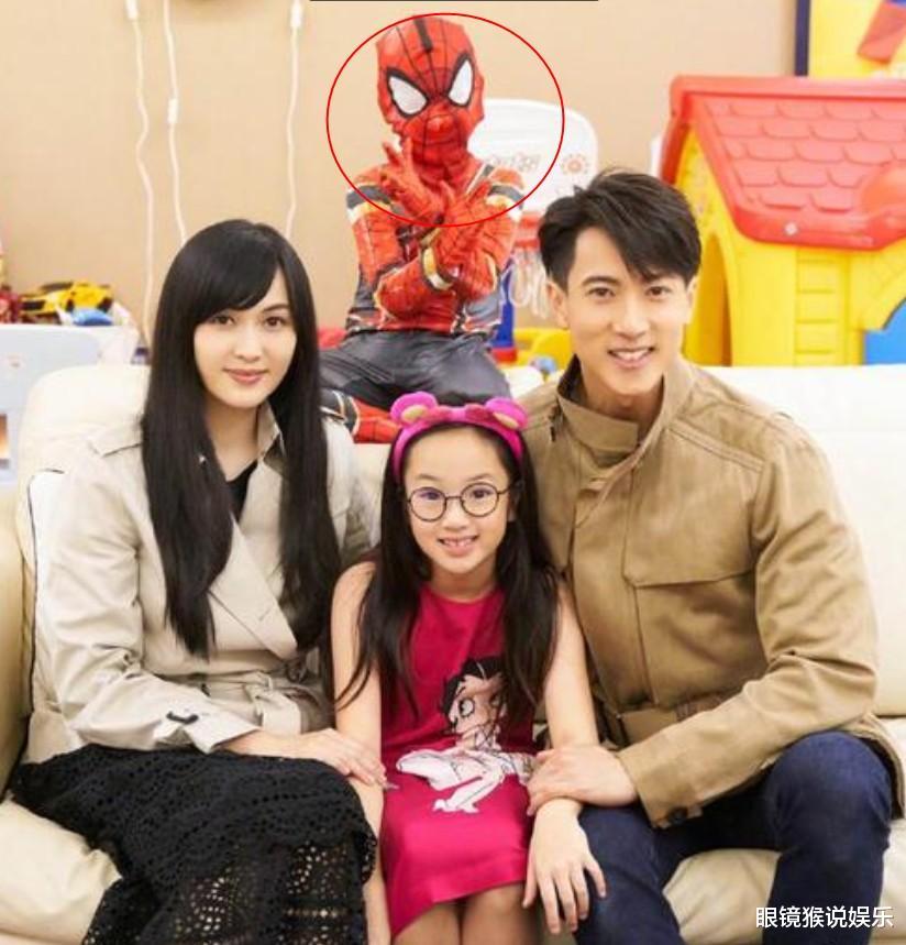 吴尊|44岁吴尊庆生,儿子长高不少,再看女儿:吴家基因太强大