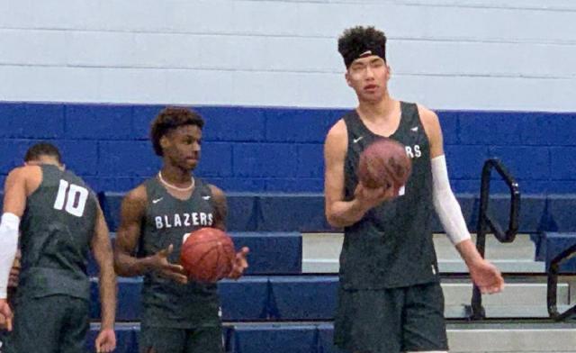 姚明▲男篮内线天才！17岁2.22米获姚明青睐，美国教练：这孩子我们要了