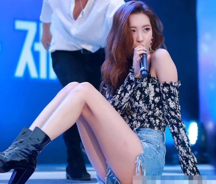 娱乐圈|她被称为“南韩第一腿精”，颜值高到犯规，今28岁美得不像话！