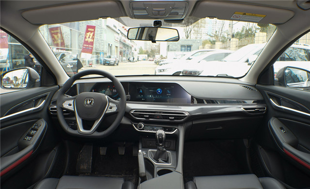 长安逸动|好开不贵的国产轿车，配四缸1.6L和蓝鲸1.4T，外观很漂亮