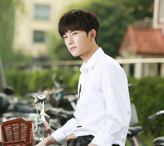 肖战■奔三的6大流顶级量男星，任嘉伦异军突起，肖战遇走红后最大危机