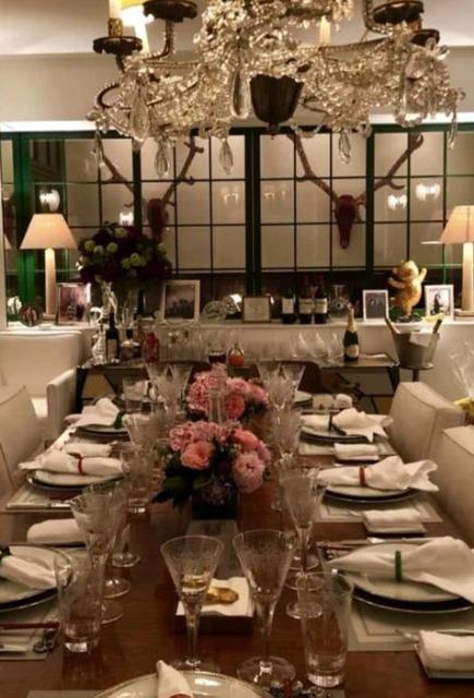 刘嘉玲|刘嘉玲晒出自己的豪宅,每件家具都有刺绣,喜欢过精致奢华的生活