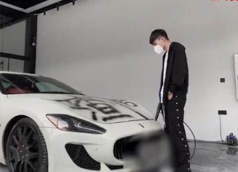 『玛莎拉蒂』玛莎拉蒂被女孩喷满\渣男\，车主求放过背后，几个细节要当心