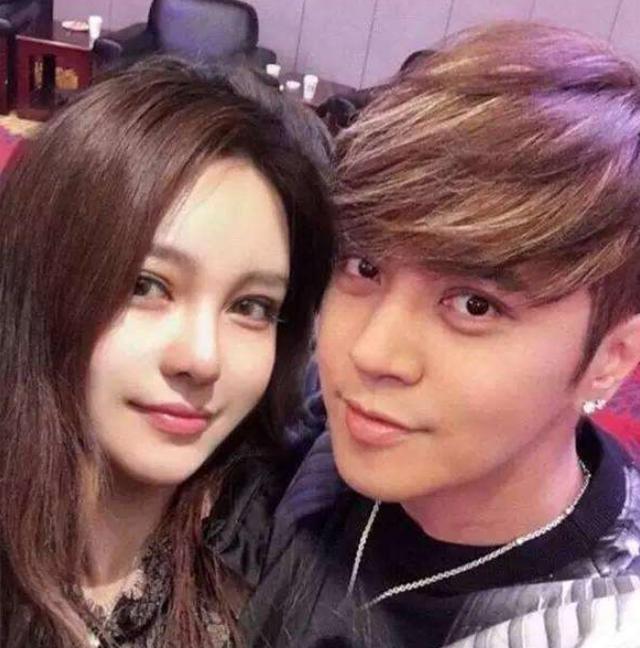 |31岁周扬青坐拥豪宅：门外设计的很复古，室内处处奢华，如此傲娇