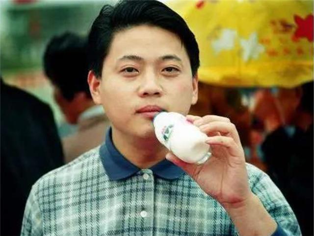 广安@“浙商传奇”王均瑶：包飞机第一人，买下烂尾楼赚一亿，38岁早逝