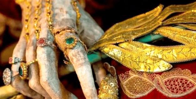 考古|世界上最昂贵的尸体，有“圣骨”之称，死后就没安宁过！