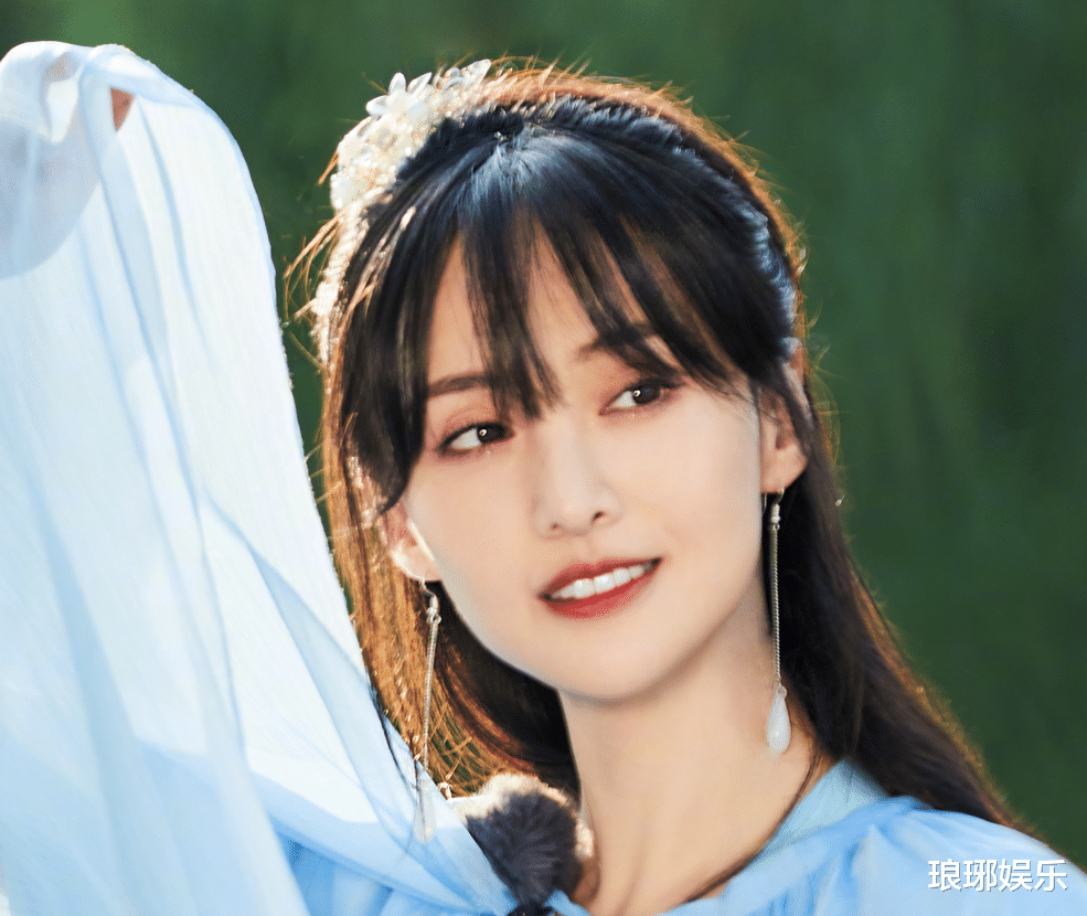 郑爽|郑爽风波争议不断，数十位明星下场发文，张翰的做法最令人吃惊！