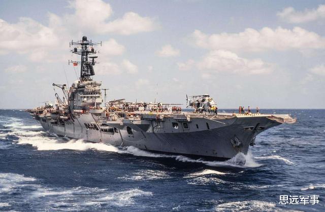 张召忠@让美军也闻风丧胆的航母，曾将驱逐舰撞成2截，退役后被中国买下