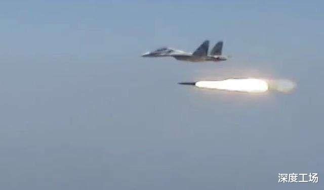 『美军』F-22遭中国造雷达锁定，3艘美军舰扑向委内瑞拉：瞄准反隐身雷达