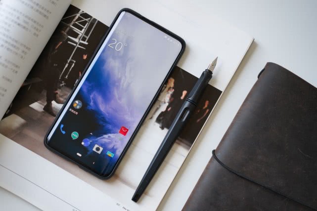 【iphone12】iPhone 12 Pro终于要用高刷新率屏幕了，全新设计的外观也非常好看