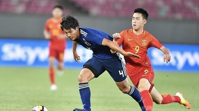 #山东鲁能#鲁能三名新星入选国青，占据前中后三条线，均是球队的希望之星