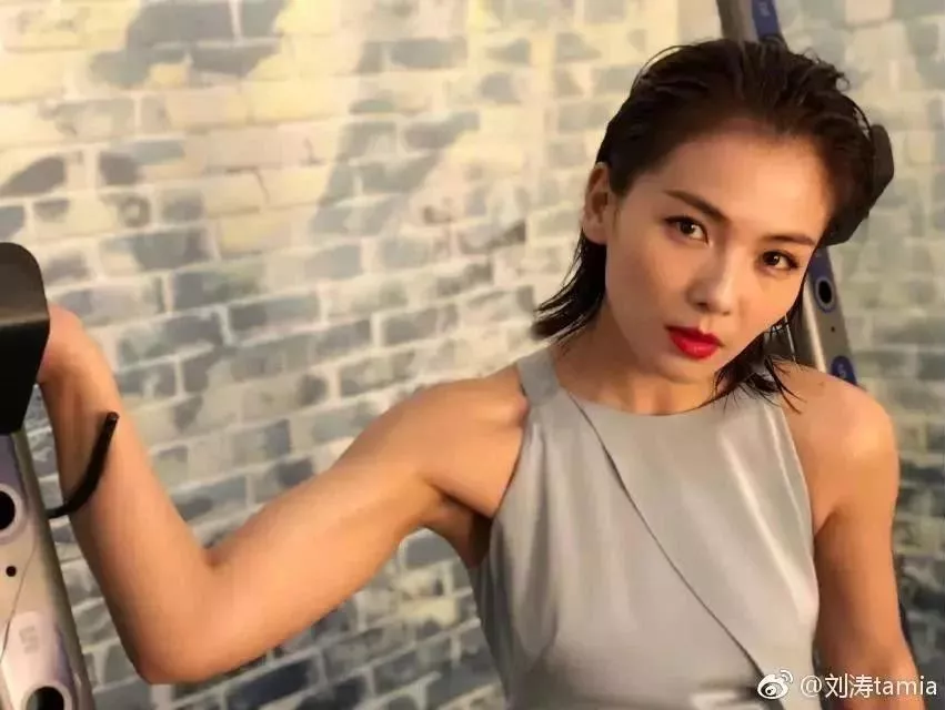 刘涛也把老公熬成“爹”,运动与不运动,十年后的差别到底有多大?