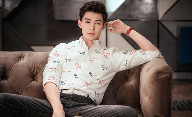 胡冰卿公开与张铭恩聊天记录,男方脸皮太厚频频献殷勤,还挑唆女方应付