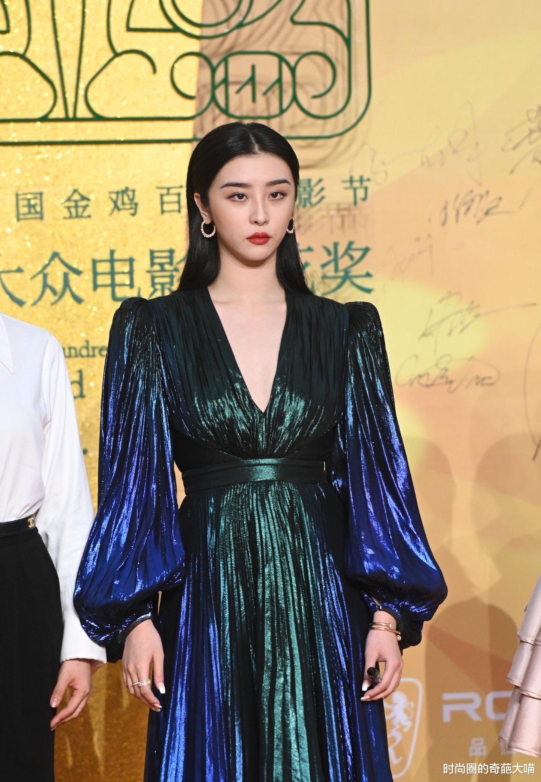 周冬雨|百花奖未修图流出！丫丫精致杨紫膀大腰圆，影后周冬雨却毫无气场