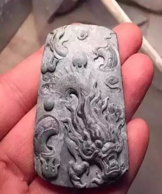 翡翠■货主高价买下的极品蓝水翡翠,看看高级艺术品是怎么雕刻出来的!