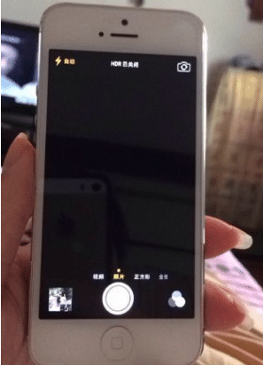 |美国人拿出手机，突然发现无法拍照，这到底发生了什么？
