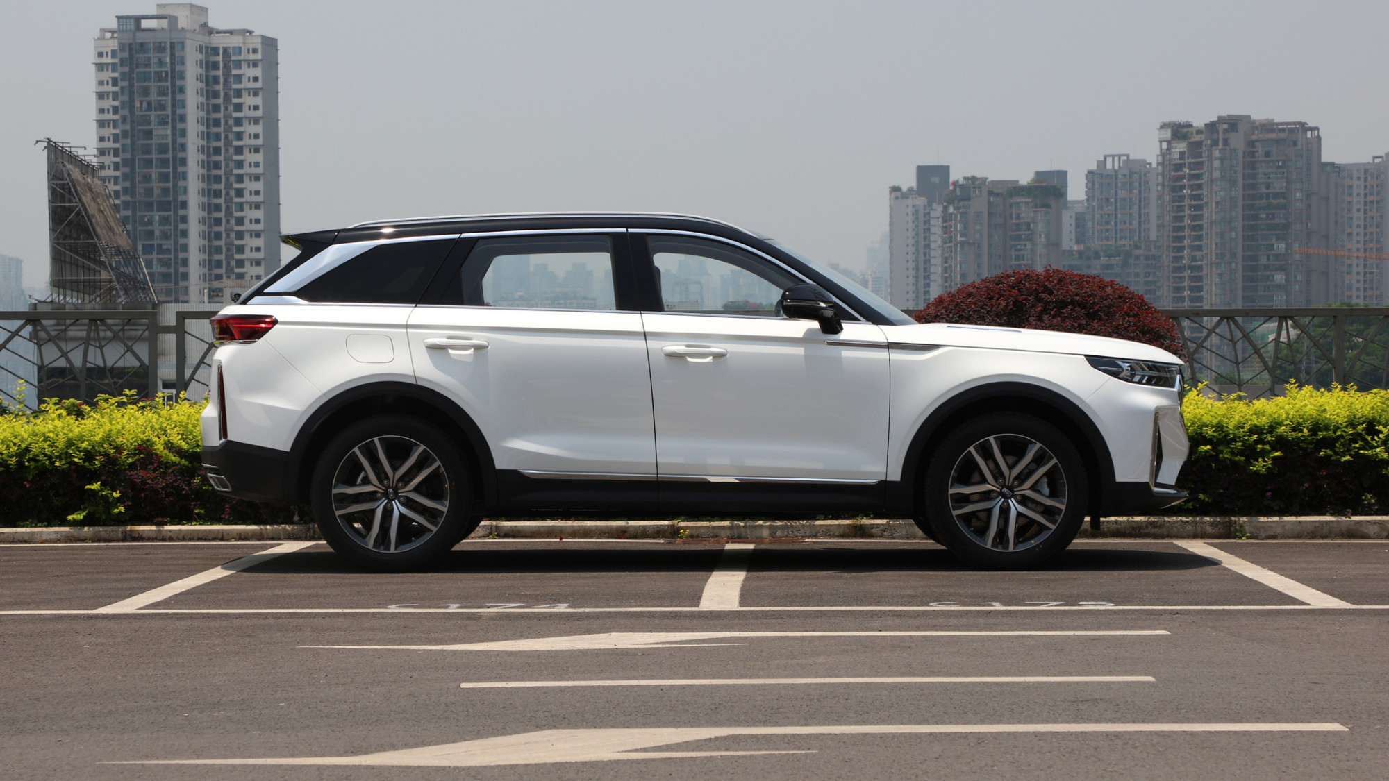 马力|国产又发力了，车长4米8配20寸轮圈，起步224匹马力，真实在