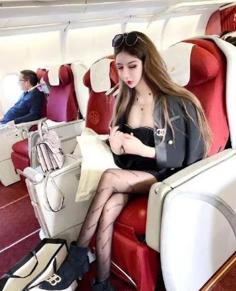整容|13岁女孩为当网红，3年整容60次花费百万，如今她怎么样了？