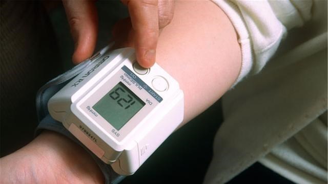 戒烟|爱抽烟的人,若有4个迹象,说明身体被香烟掏空了,戒烟刻不容缓