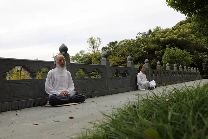 健身教练|打坐也需要“仪式感”，入坐前关注下这三件事，能让你更快入定！