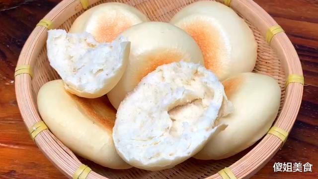 「蛋糕」春天，面粉别再蒸馒头了，试试这做法，暄软又劲道，太好吃了