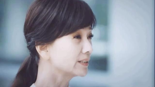 『赵雅芝』66岁赵雅芝新剧首播,颈纹明显老态毕露,离开滤镜真实颜值被曝光