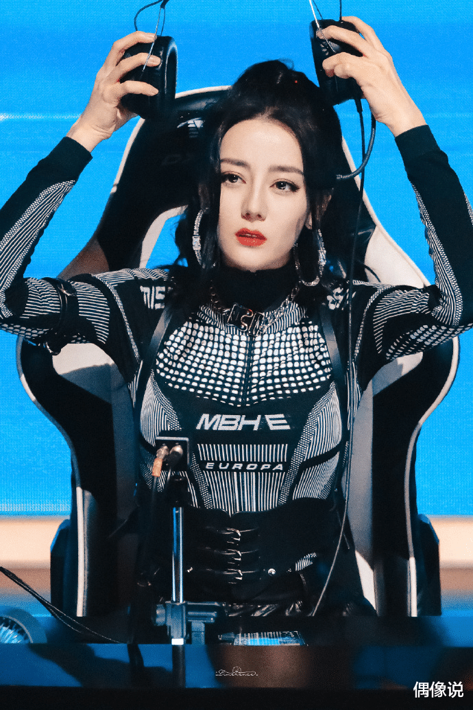 迪丽热巴|迪丽热巴杨超越等人打游戏，告诉玩家一个真理：取名越牛技术越菜