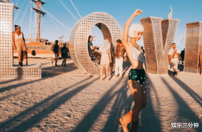 #陈赫#陈赫前妻穿肚兜沙漠秀性感，离婚5年放飞自我与张子萱差别大