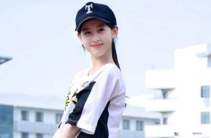 『章泽天』章泽天旧照曝光，从网友的一条评论说起