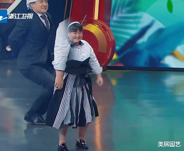 【贾玲】节目组后期太不走心，贾玲多了胳膊沈腾2米8，剪辑师出来挨打