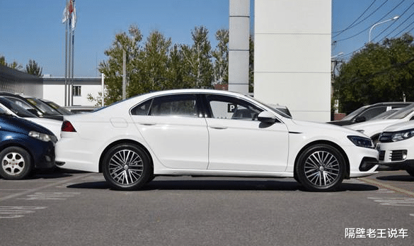 #大众汽车#大众终于放下尊严，小“CC”从16万下探到10万，销量却如“坐滑梯”